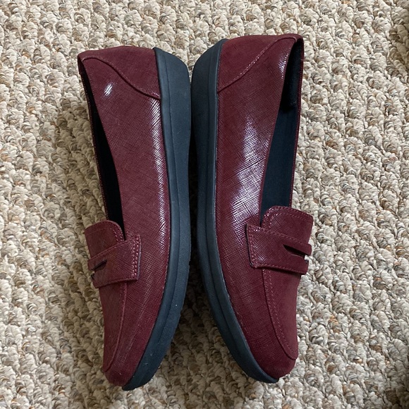 Clarks Cloudsteppers Burgundy Wine Penny Loafers Size 8.5 - Picture 3 of 8